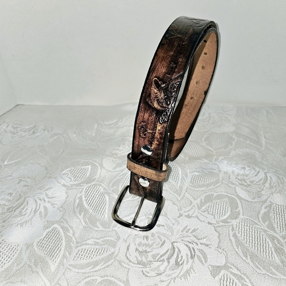 Other - Vintage Handmade Leather with embossed Wildlife Scene Design Western Style Sz 32